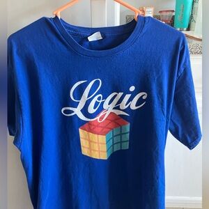 Unisex  logic shirt